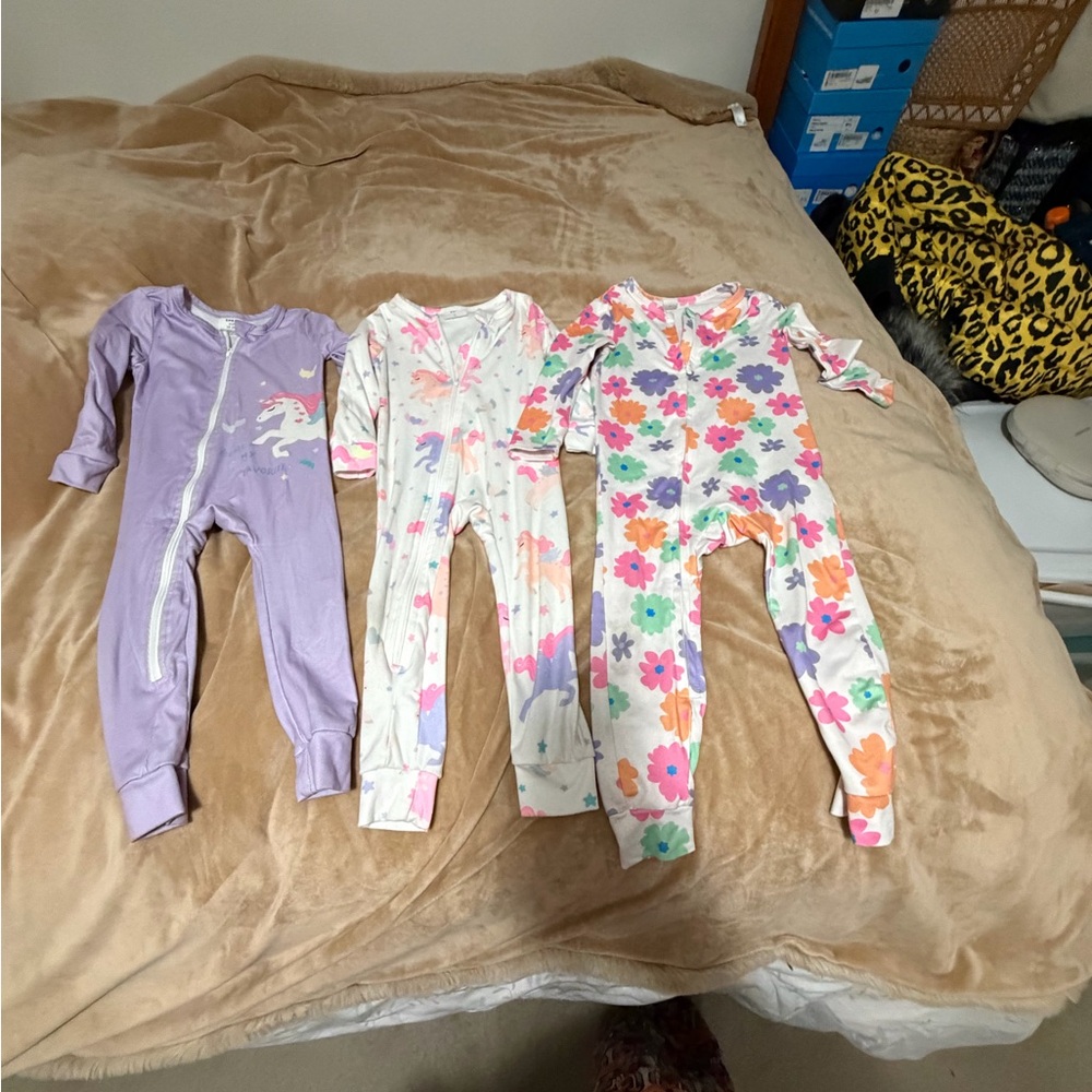 Kids SHEIN Lot of 3 Floral and Unicorn Pajamas 18-24 Months